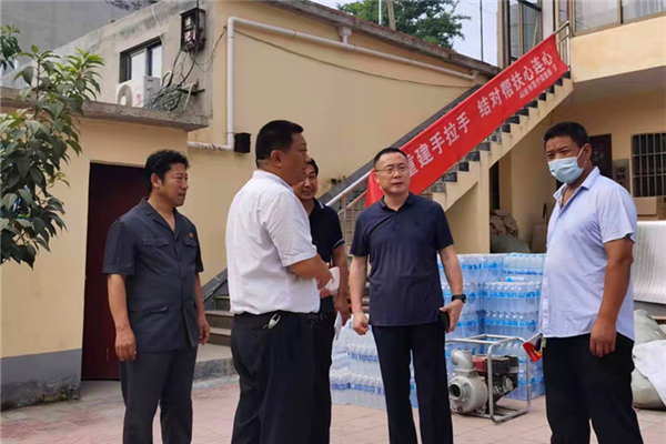 浚县法院党组书记院长吕文涛到王庄镇调研四大一送灾后重建工作